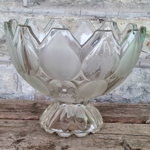 Suur klaasist lehemotiividega kauss