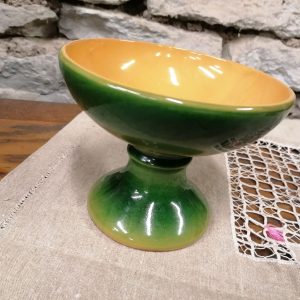 Keraamiline jalaga kauss