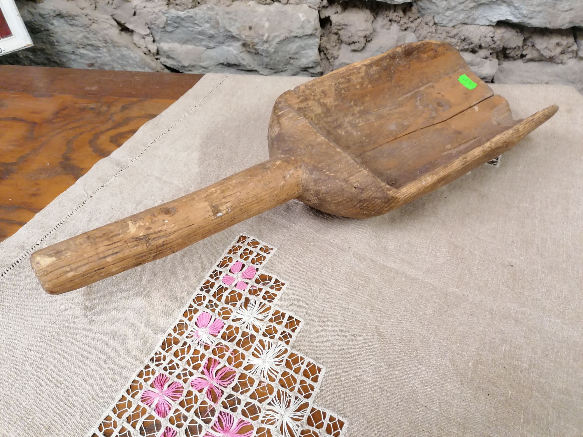 Puidust vana suur kühvel