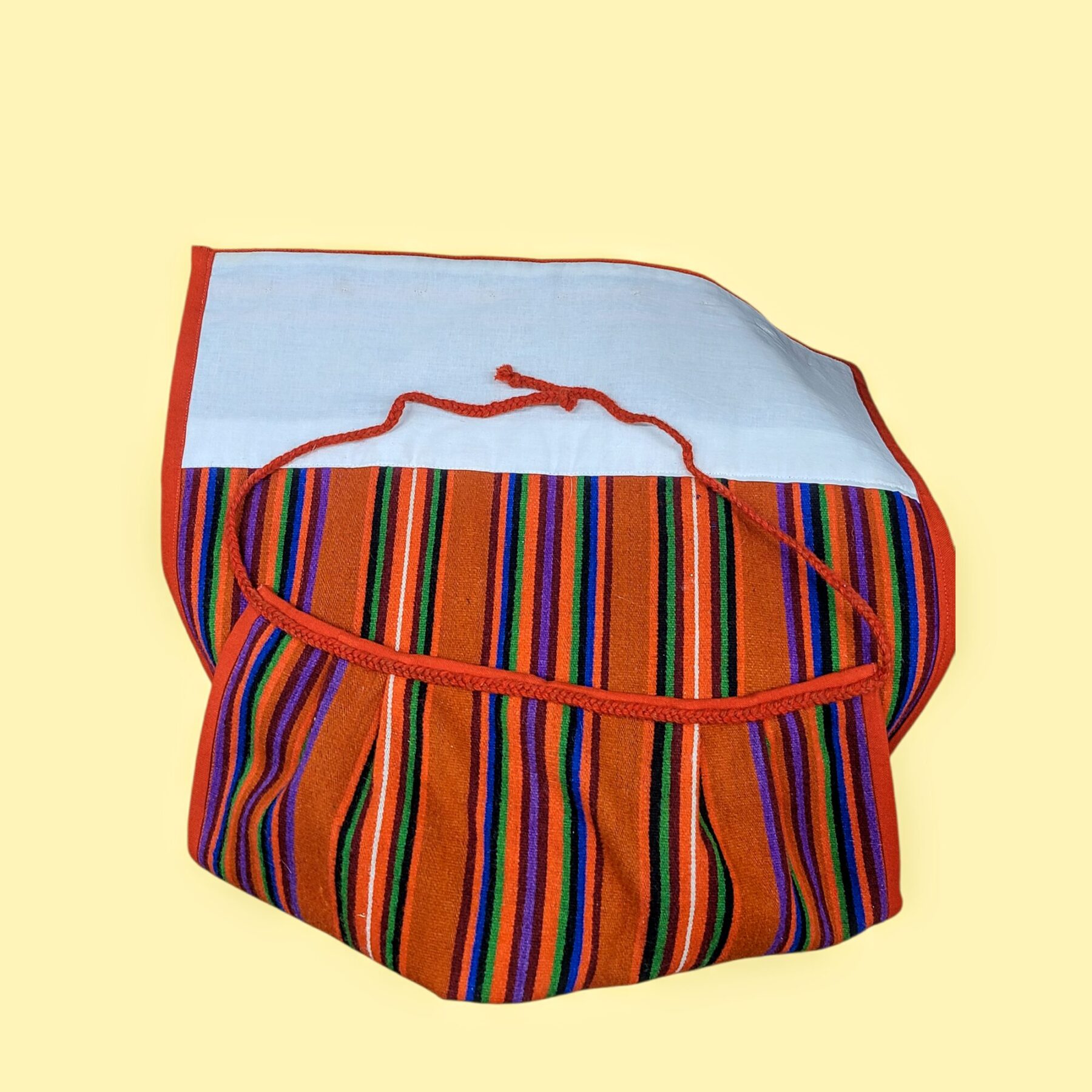 Muhu naise põll - värvide ja vaikse väärikuse kandja - Image 3