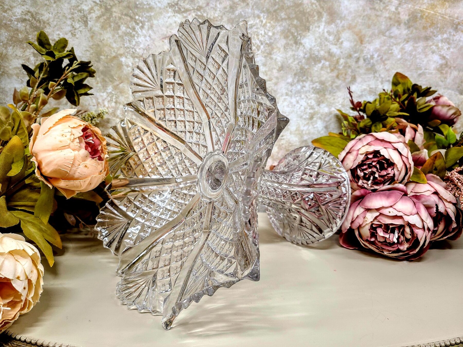 Teemantmustriga vaagen jalal – ajatu sära laual - Image 3