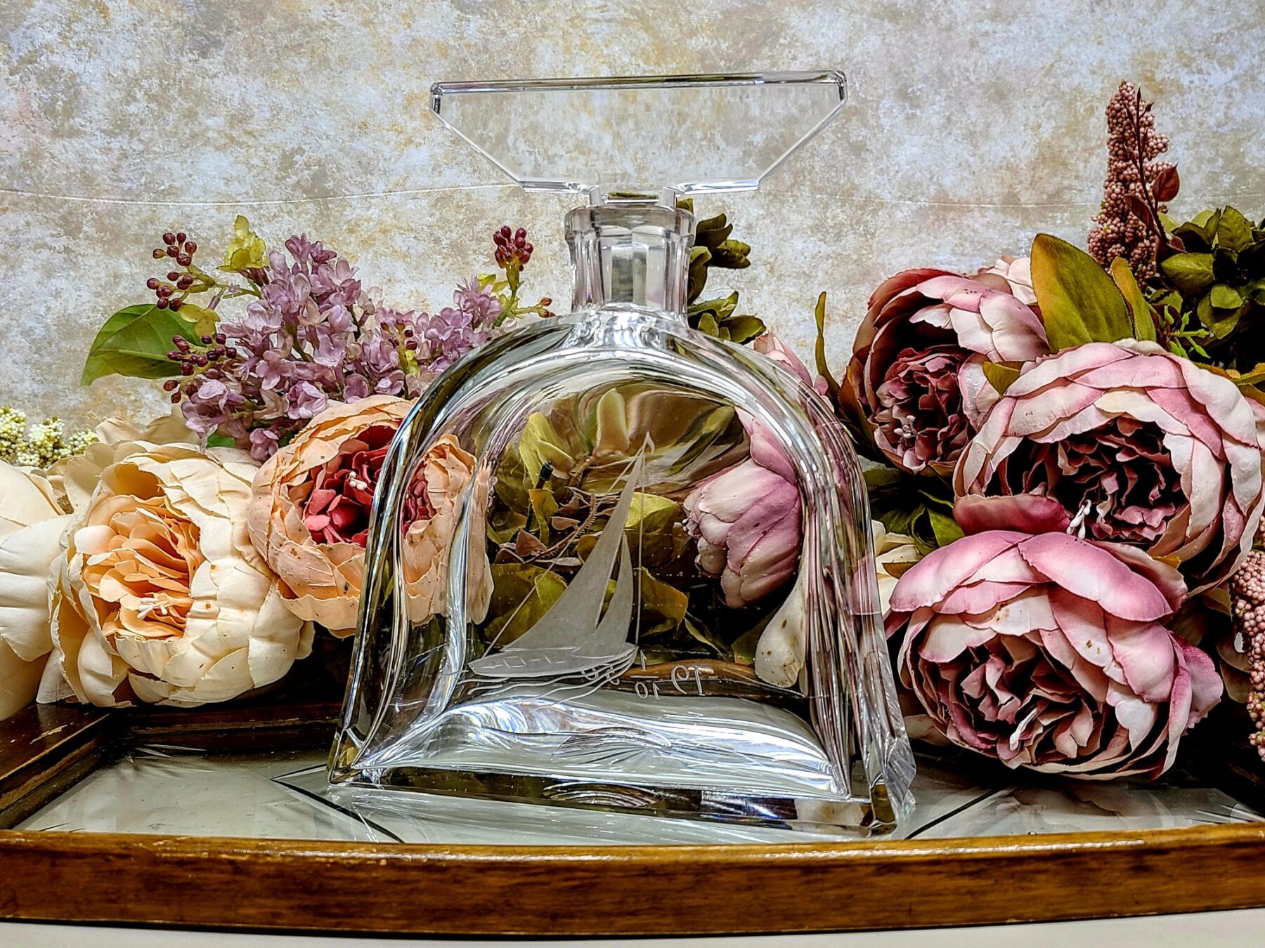 Kristallkarahvin purjeka graveeringuga - Kosta (1950)