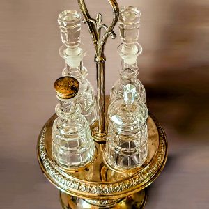 Maitseainete hoidik, pöörleval alusel