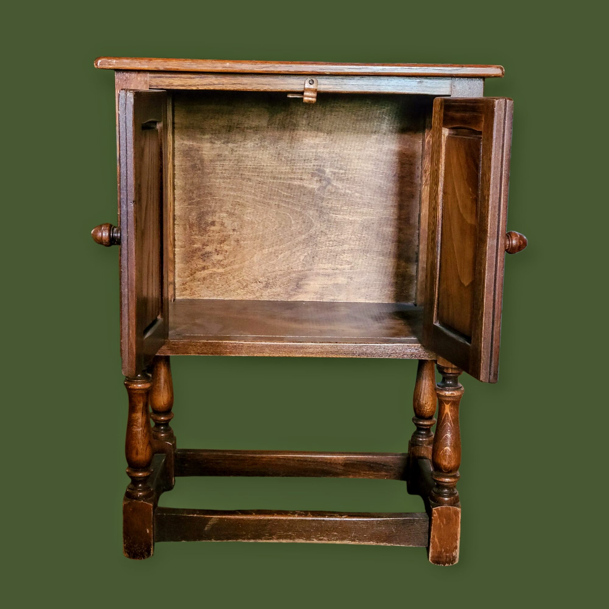 Nikerdatud tammepuidust kapp - Image 7