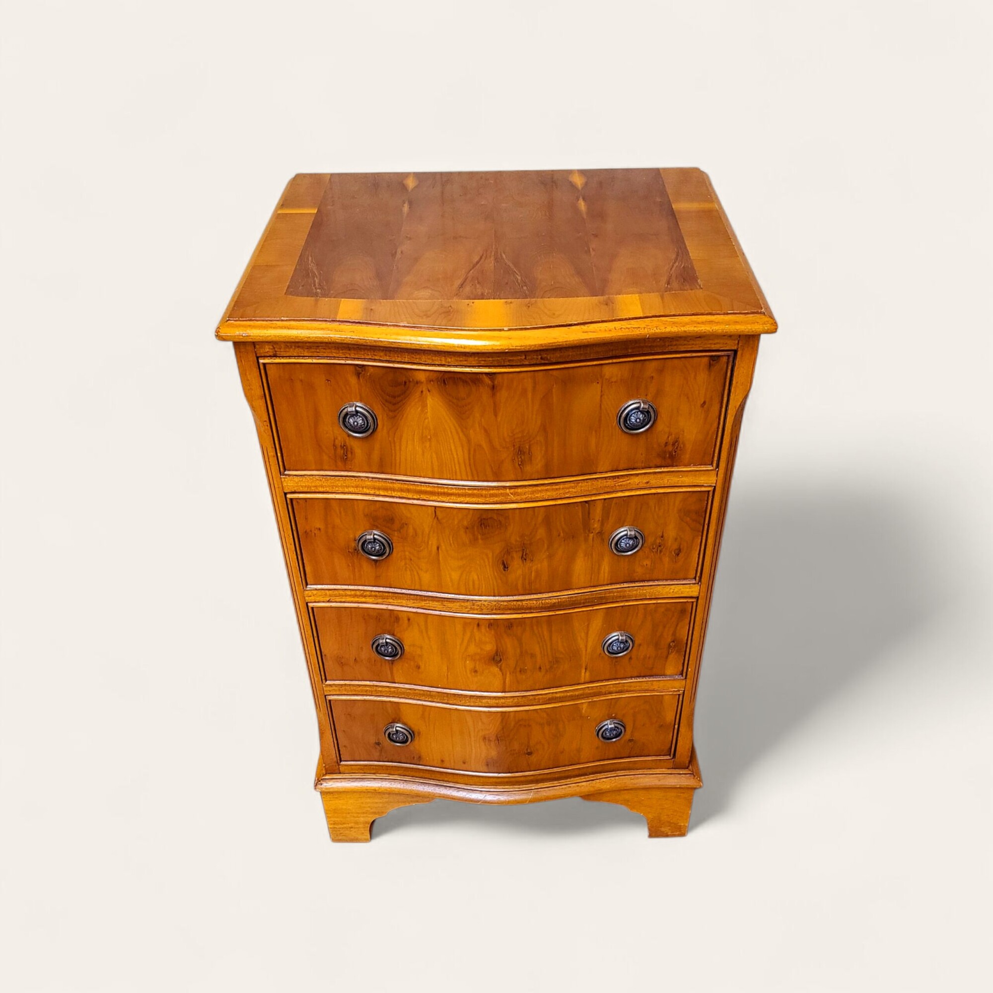 Retro kummut - 20. sajandi keskpaiga vintage võlu - Image 3