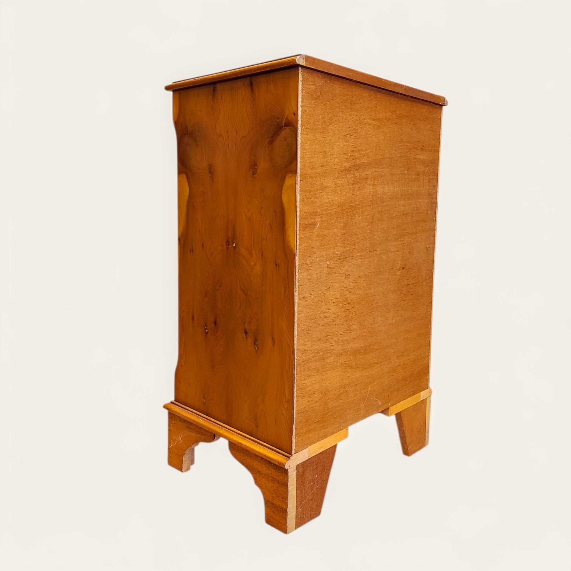 Retro kummut - 20. sajandi keskpaiga vintage võlu - Image 6